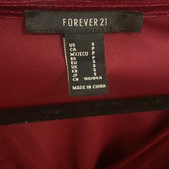 Gorgeous Velvet Crop Top - Picture 2 of 3